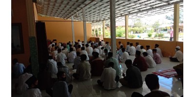 Memperingati Isra Miraj di Mushola Sekolah